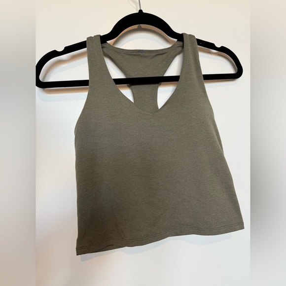 Vuori Halo Performance Crop 2.0 Tank Top in Dark Metal Heather - Picture 4 of 7